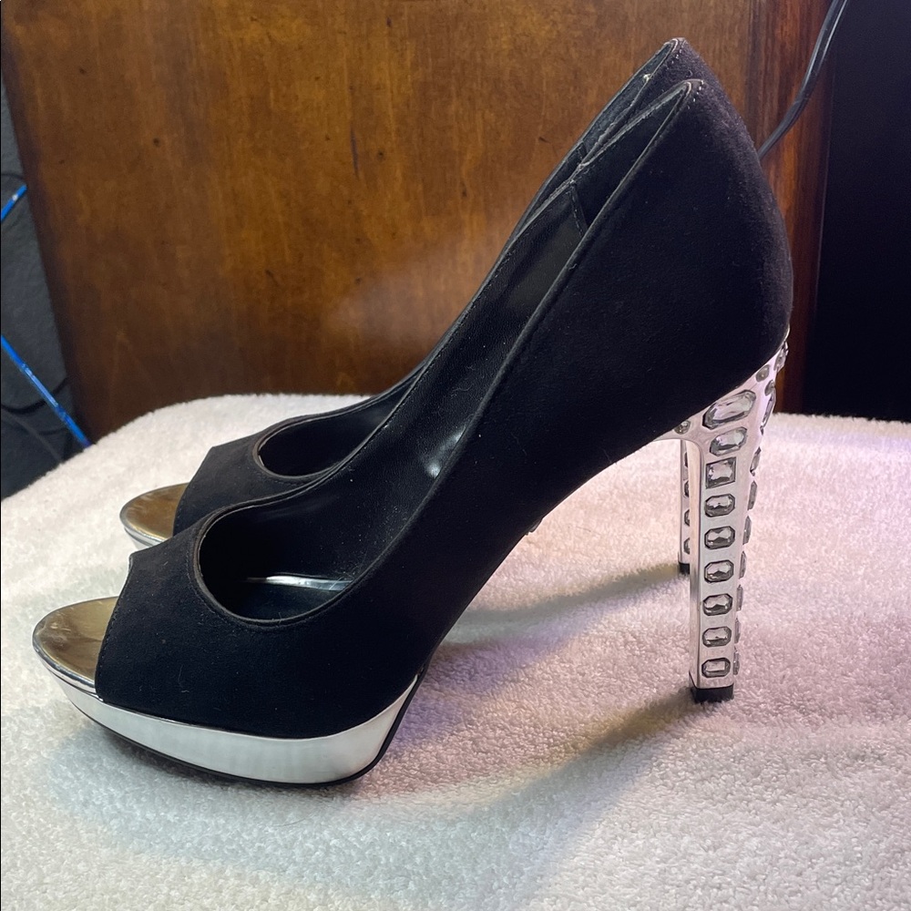 Simply Vera Black and Silver Peep Toe Heels